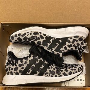 Adidas Swift Run sneakers